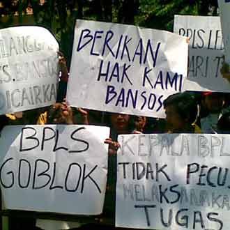 Korban Lumpur Geruduk Kantor BPLS