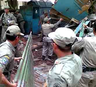 Satpol PP Bongkar 25 Kios PKL