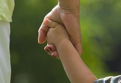 Terlalu Protektif ke Anak, Seorang Ibu Diajukan ke Meja Hijau