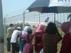 Isak Haru Keluarga Lepas Keberangkatan Jamaah Haji Kloter II