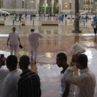 Angin Kencang dan Hujan Lebat Guyur Mekkah