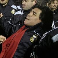 Maradona Minta Maaf Hanya Pada Wanita