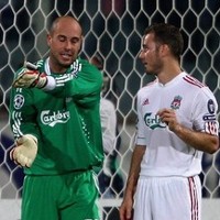 Lubang di Tembok Si Merah