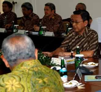 Boediono Pimpin Rapat Koordinasi