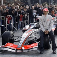 Hamilton Pilih yang Perak Saja