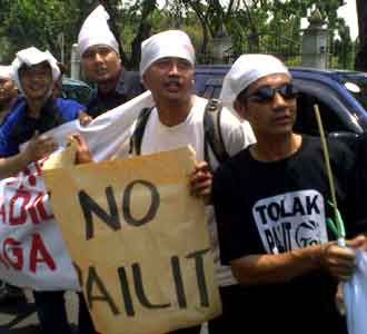 Karyawan TPI Tolak PHK