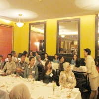 Dari Pegang Sendok danPisau Hingga Makan Roti