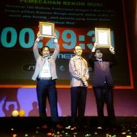 100 Siswa SMK 14 Bandung Sabet Rekor Buat Situs Terbanyak