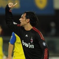 Dua Gol Nesta Menangkan Milan