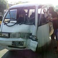 Nekat Setir Mobil, Pria Lumpuh Tabrak Tiang Listrik