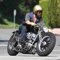 Ngebut Pakai Motor, Brad Pitt Kecelakaan