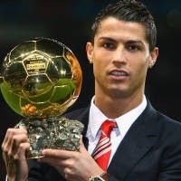 Ronaldo Serahkan Bola Emas pada Pemain Barca