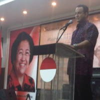 Anies Baswedan Terima Megawati Soekarnoputri Award