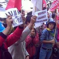 Geruduk Disnakertrans, Buruh Semarang Tuntut UMK Rp 944 Ribu