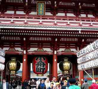 Mengunjungi Kuil Asakusa Tokyo