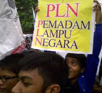 Krisis Listrik, Mahasiswa Demo 
