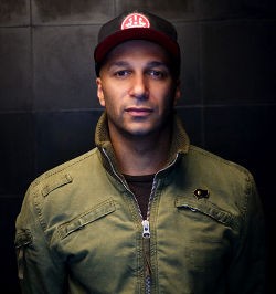 Gitaris RATM Protes Penyiksaan Satwa oleh Militer Amerika Serikat