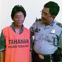 Gaji Kecil, Room Boy Nekat Nogel 