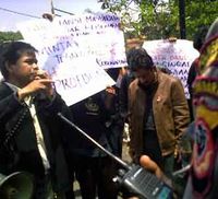 100 Orang Geruduk Kejari Bandung