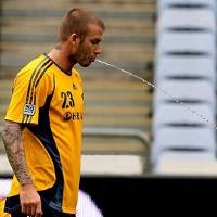 Meludah Tingkatkan Risiko Flu Babi