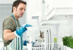 Sering Bantu Istri di Rumah Bikin Suami Rajin Bercinta 