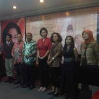 Angie Dapat Penghargaan