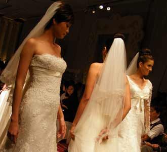 Serba Putih di Pameran Pernikahan