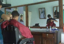 Si Kecil Takut Potong Rambut