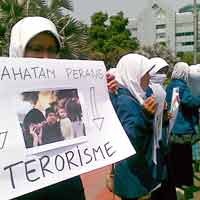 Mahasiswa Surabaya Kutuk Penyerbuan Israel ke Masjidil Aqsha