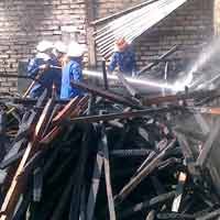 Bara Api Belum Padam, Gudang Kayu Terbakar Lagi