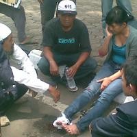 Polisi Penjaga Demo Dikejutkan Biker yang Terjatuh