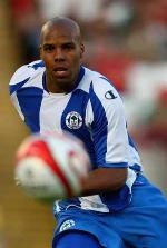 Wigan Pecat Penyerangnya