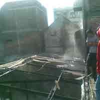 Diduga Arus Pendek, Rumah di Kawasan Dolly Terbakar