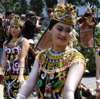 Helaran Dimulai, Gubernur Malah Pulang