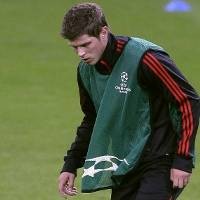 Leonardo Tetap Dukung Huntelaar