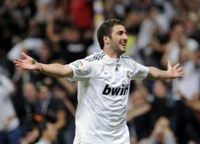 Dua Gol Higuain Menangkan Madrid