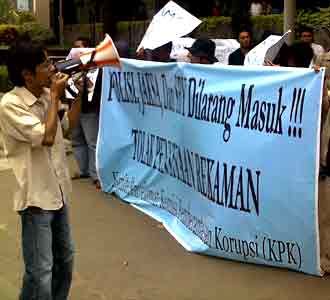 Tuntut Bibit-Chandra Dibebaskan