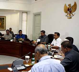 SBY Terima Laporan Nasional Summit