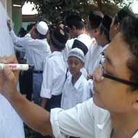 Santri di Mojokerto Gelar Doa Bersama Dukung Candra dan Bibit