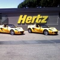 Mau Naik Mobil Sport? Sewa Saja...