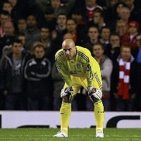 Reina Mau Lebih Lama di Anfield