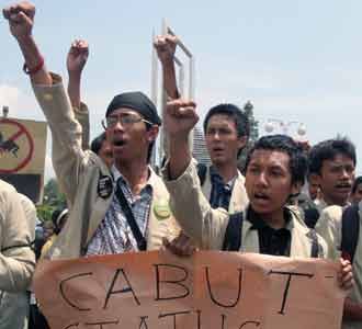 Menuntut Pembebasan Bibit-Chandra