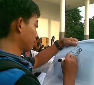 Tanda Tangan Dukungan untuk Bibit-Chandra