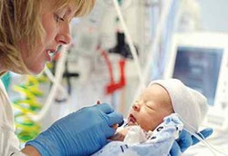 Orangtua Bayi Sindrom Miastenik Berharap Ada Keajaiban