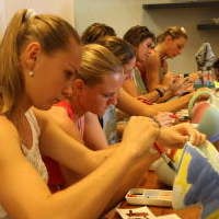 Lukisan Keramik ala Petenis