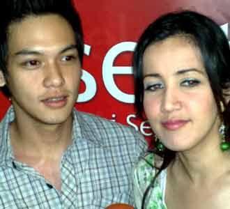 Andi Soraya Gandeng Cowok Baru