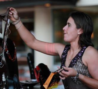 Petenis Wanita dan Perhiasan