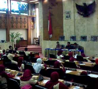 Siswa SD Duduki Kursi Anggota Dewan
