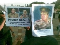 Demo Istana, Demonstran Bawa Poster Kapolri dan Jaksa Agung Produk Gagal