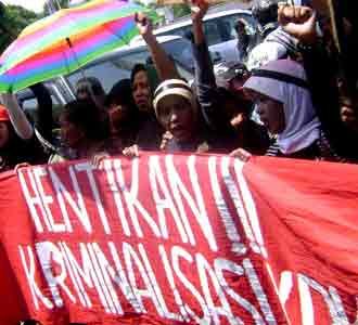 Kaum Ibu Kecam Pembebasan Anggodo